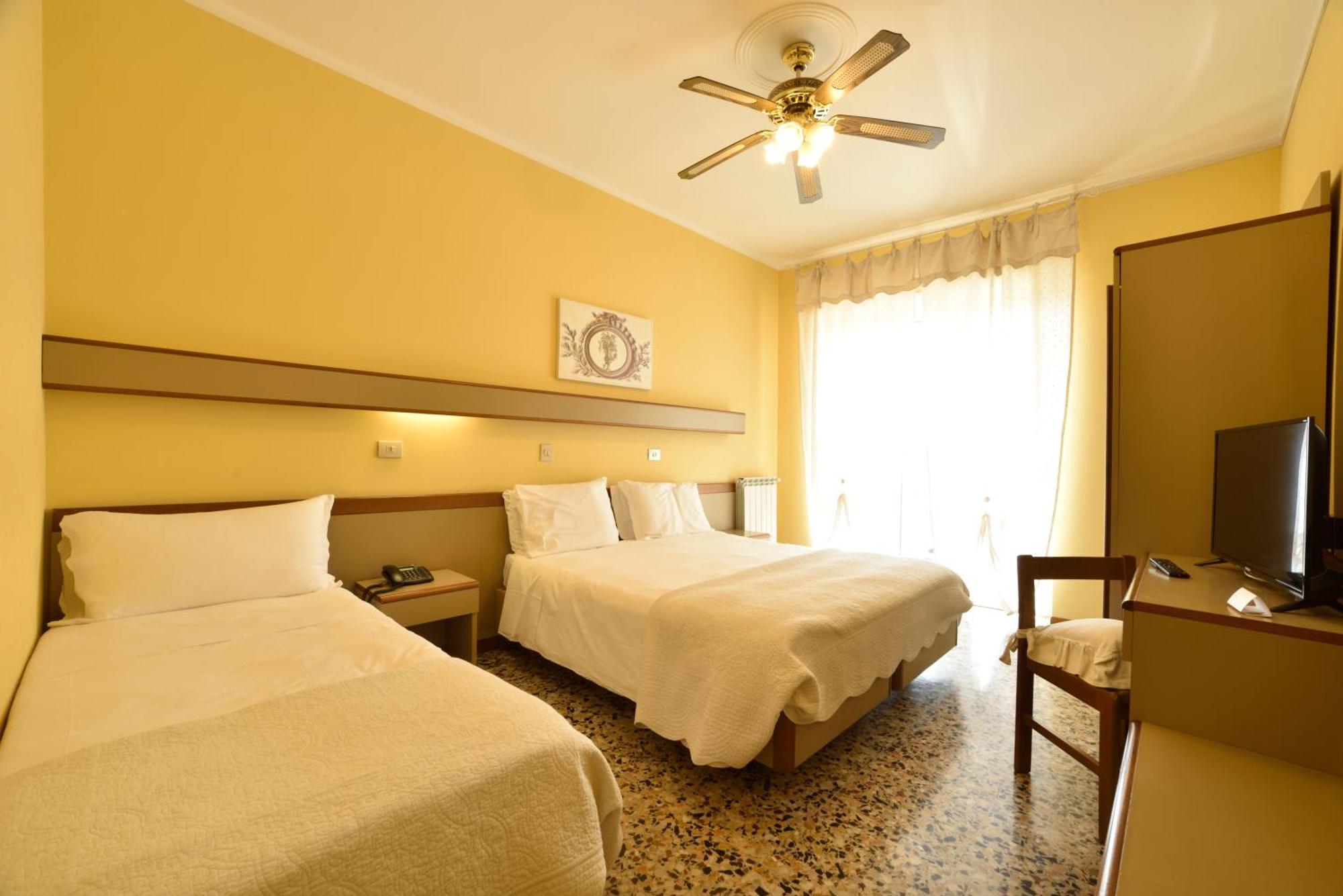 Hotel Bergamo Mare Mhotelsgroup San Bartolomeo Al Mare Luaran gambar