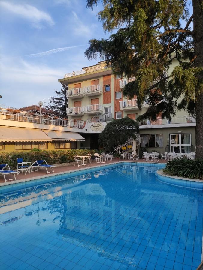 Hotel Bergamo Mare Mhotelsgroup San Bartolomeo Al Mare Luaran gambar